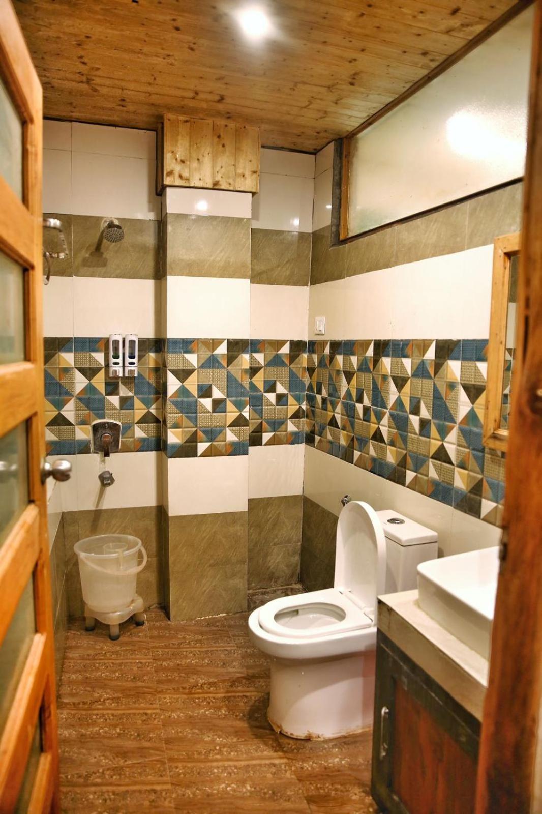 The Bliss Luxury And * Manali (Himachal Pradesh)